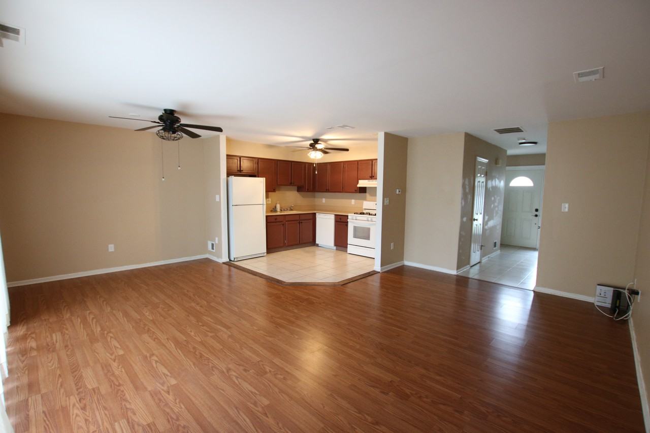 62 Redwood Dr - Photo 2 of 12