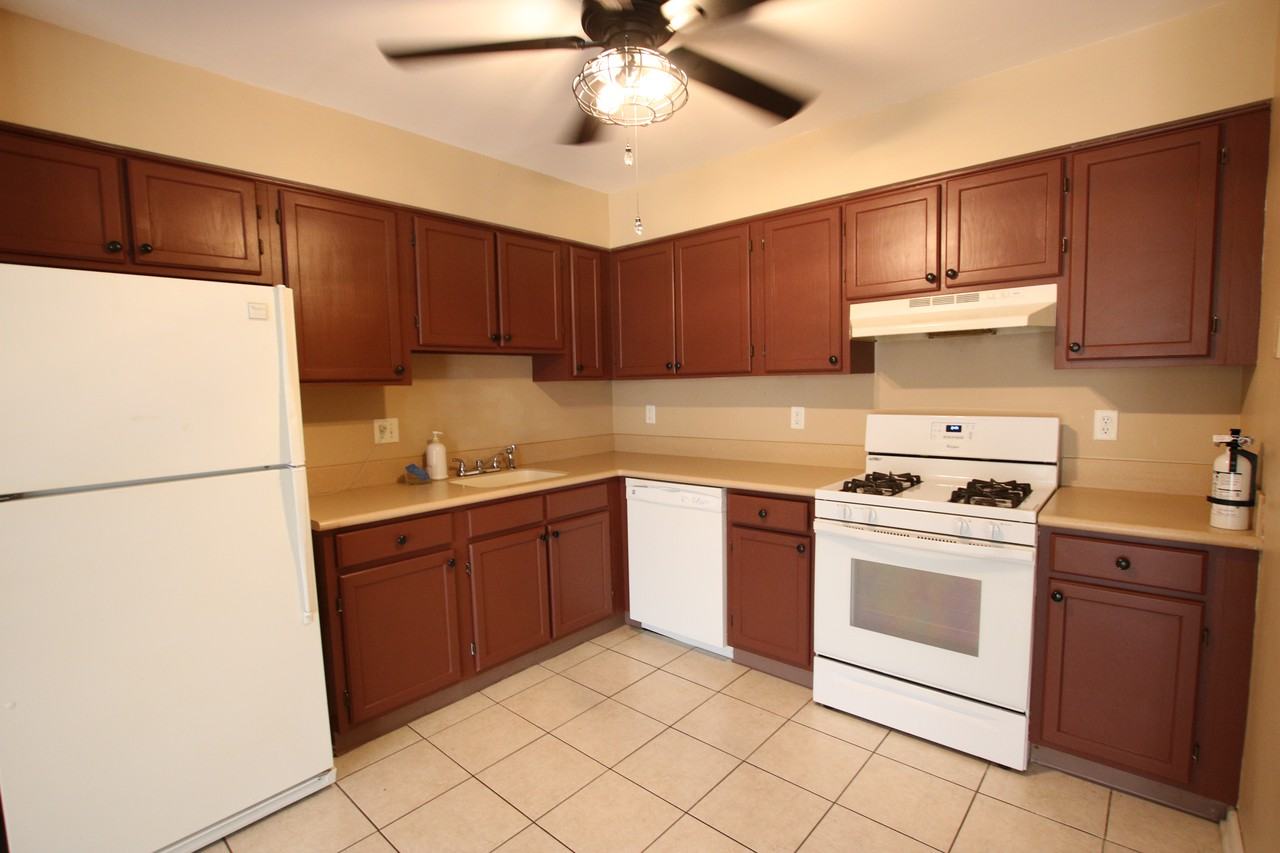 62 Redwood Dr - Photo 3 of 12