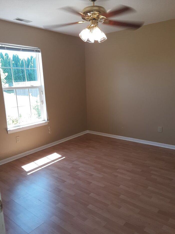 621 Mission Hill Dr - Photo 2 of 15