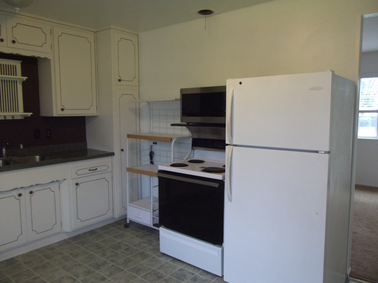 22176 Davis Rd #B - Photo 3 of 4