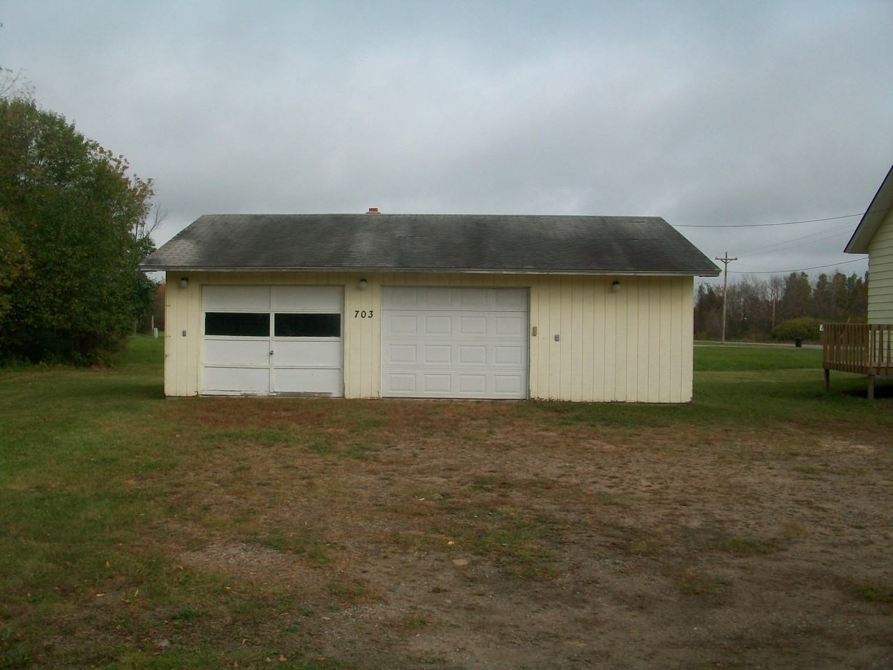 703 Division St - Photo 2 of 7