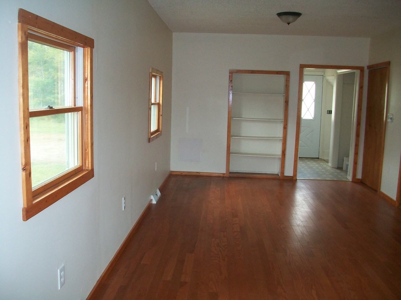 703 Division St - Photo 3 of 7