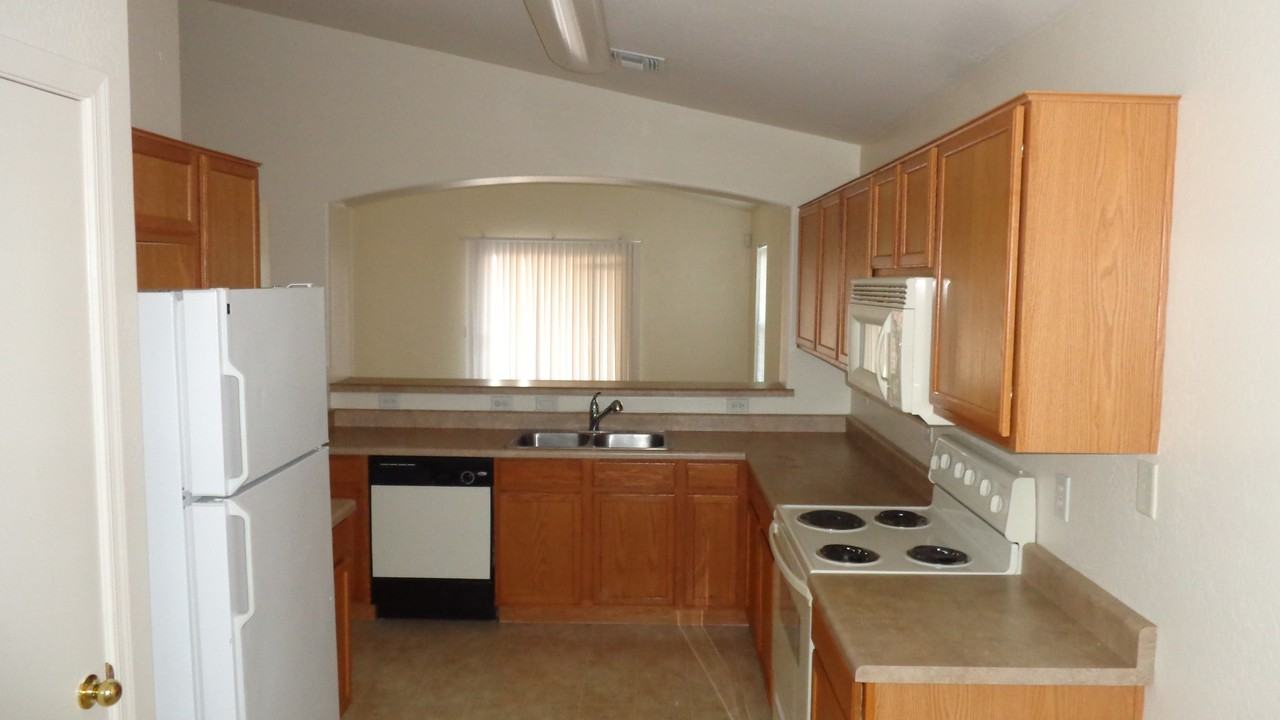 12371 W Devonshire Ave - Photo 2 of 5