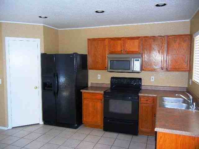 4729 N 92nd Ave - Photo 2 of 9