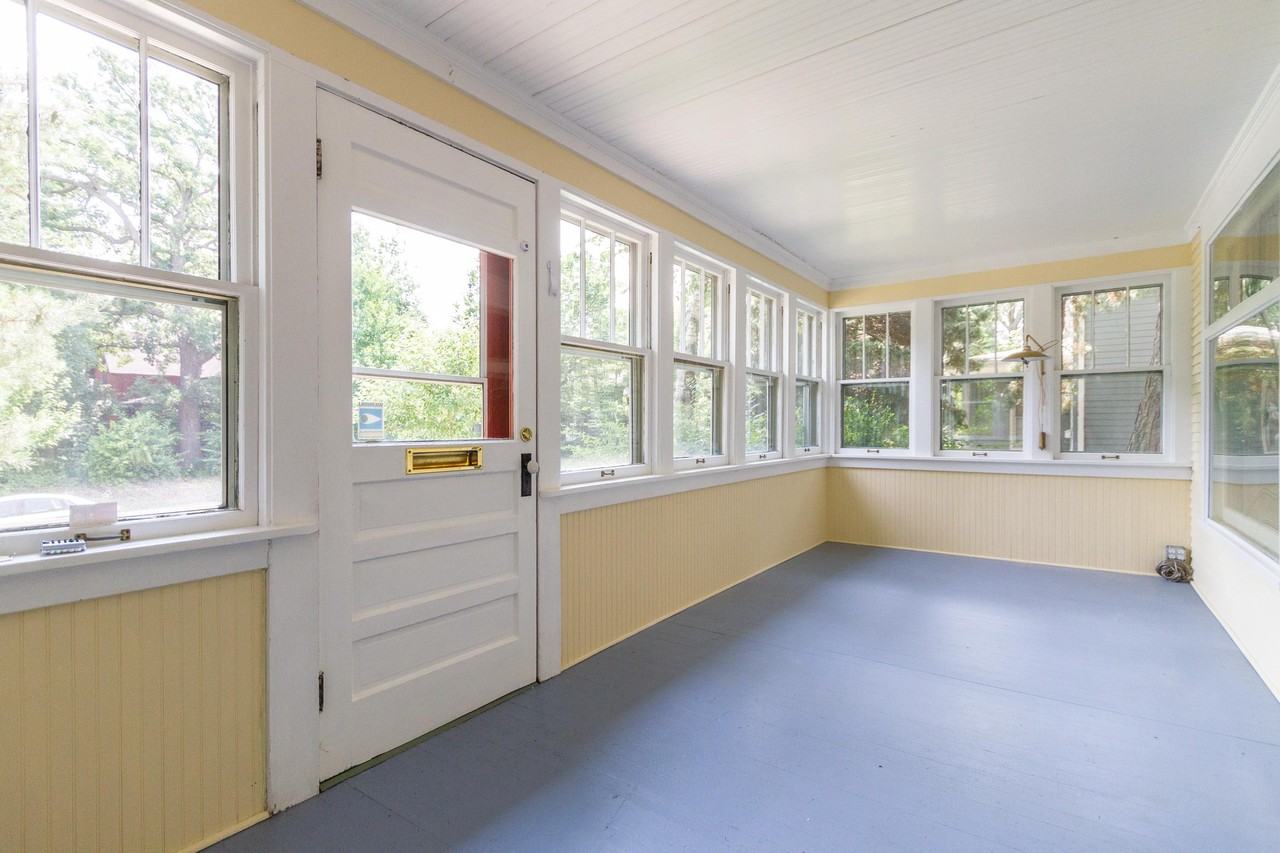 140 Bedford St SE - Photo 2 of 12