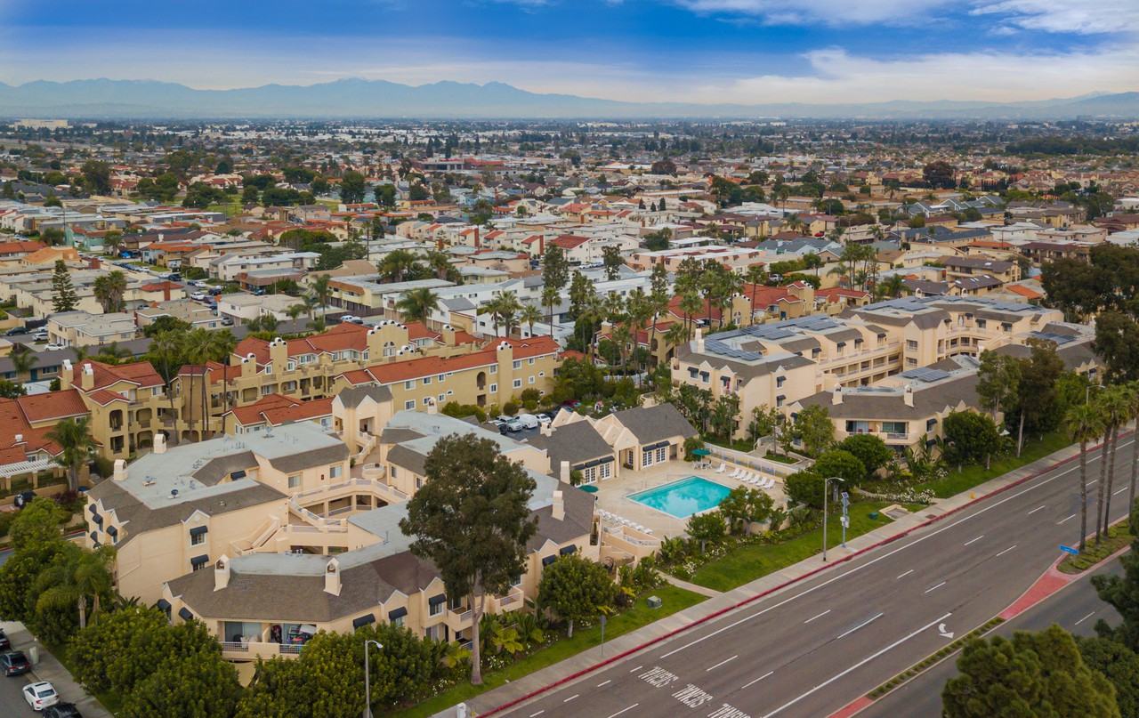 Ocean Towers - Photo 2 of 25