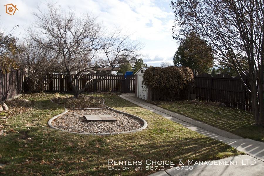 5705 46 St - Photo 3 of 23