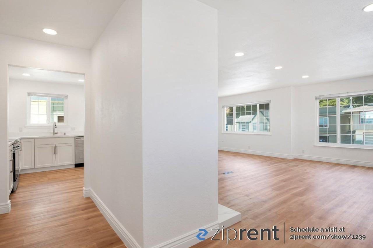 698 Clarinada Ave - Photo 3 of 20