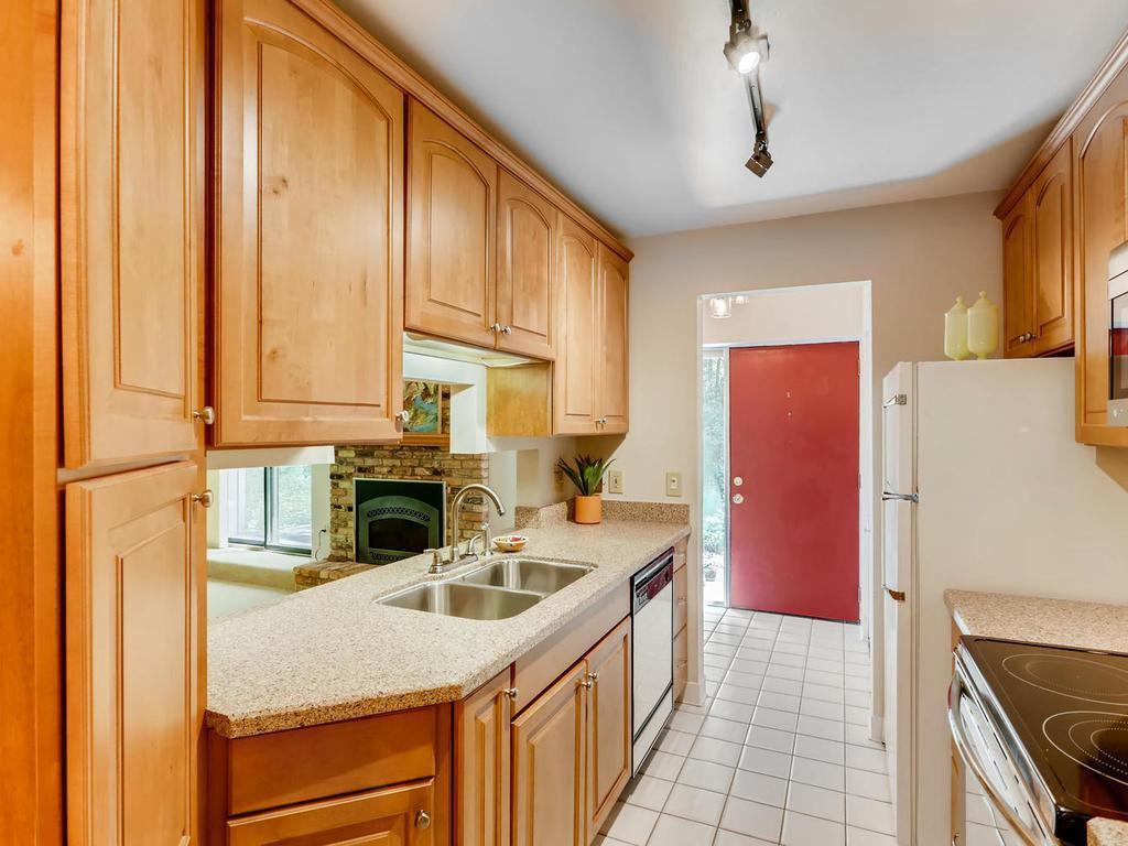 1859 Yuma Ln N - Photo 3 of 18