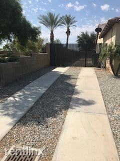 83205 Shadow Hills Way - Photo 2 of 10