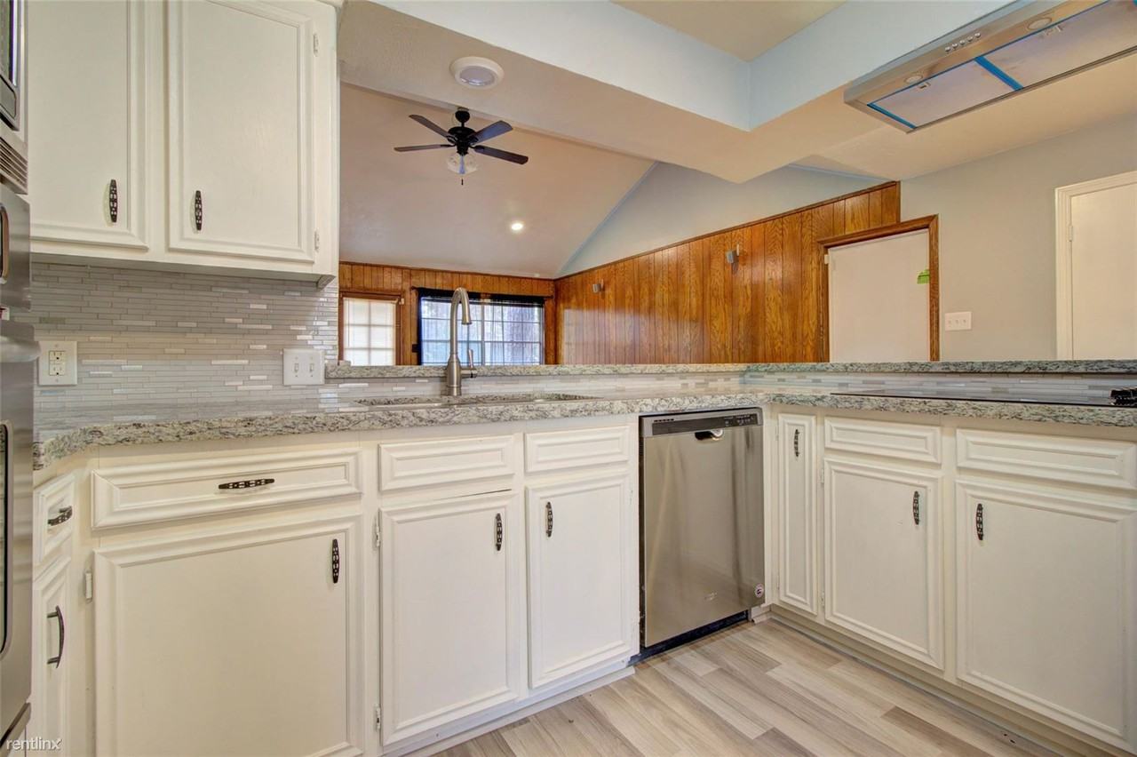 422 Gamewood Dr - Photo 3 of 31