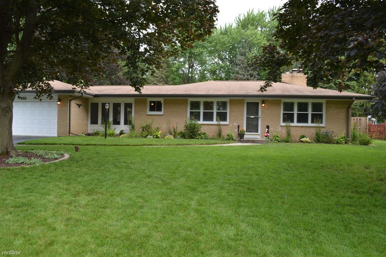 1012 Meadow Ln - Photo 2 of 30