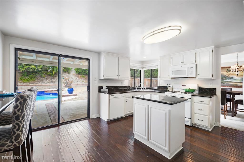 2594 Ridgebrook Pl - Photo 2 of 10