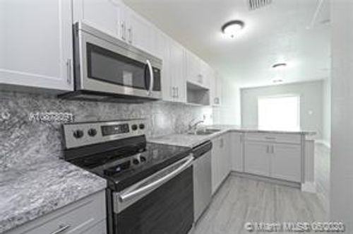 2419 Nw 101st St - Photo 2 of 8