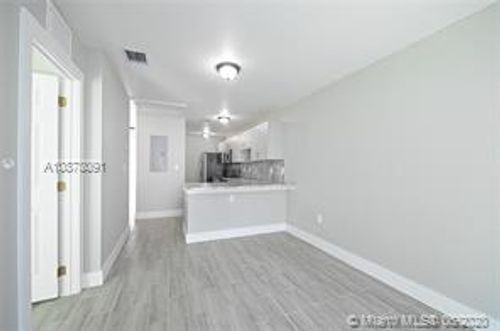 2419 Nw 101st St - Photo 3 of 8