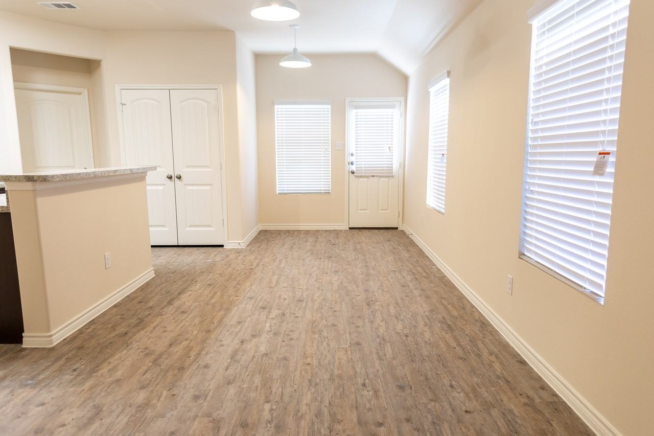 1308 Starling Ln - Photo 3 of 14