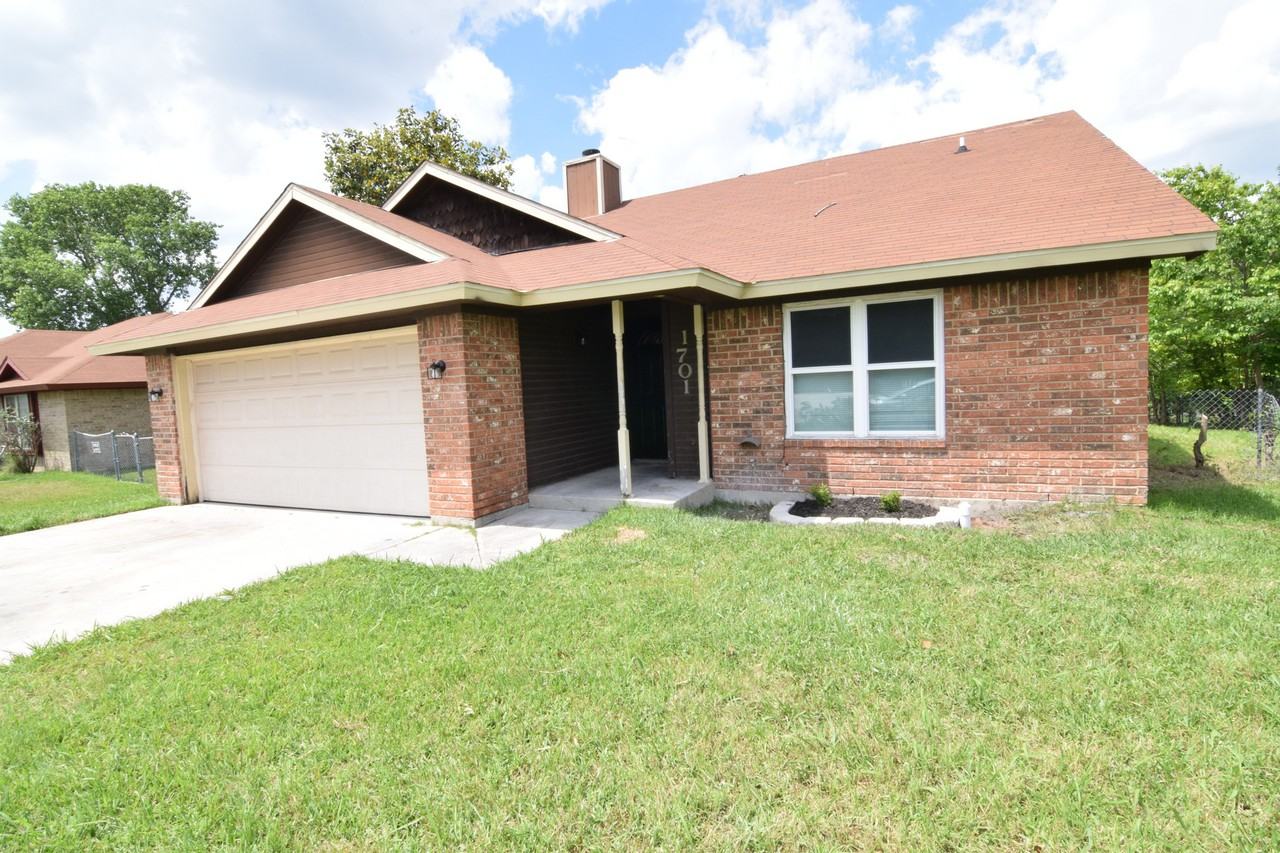 1701 Leader Dr - Photo 3 of 19