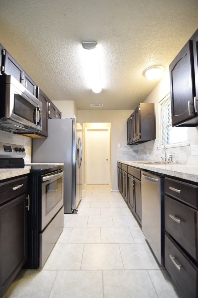 1701 Leader Dr - Photo 4 of 19