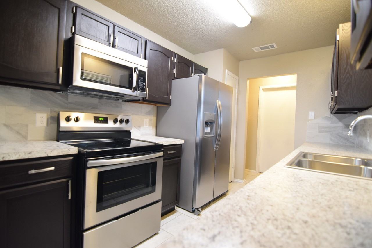 1701 Leader Dr - Photo 6 of 19