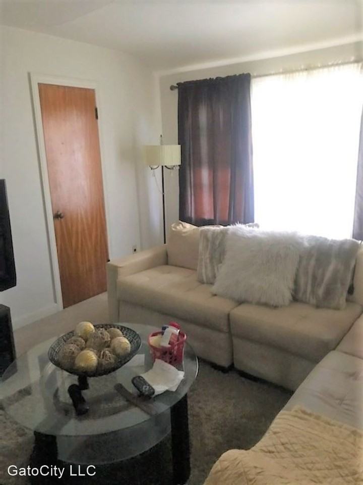 7718 W Center St - Photo 3 of 11