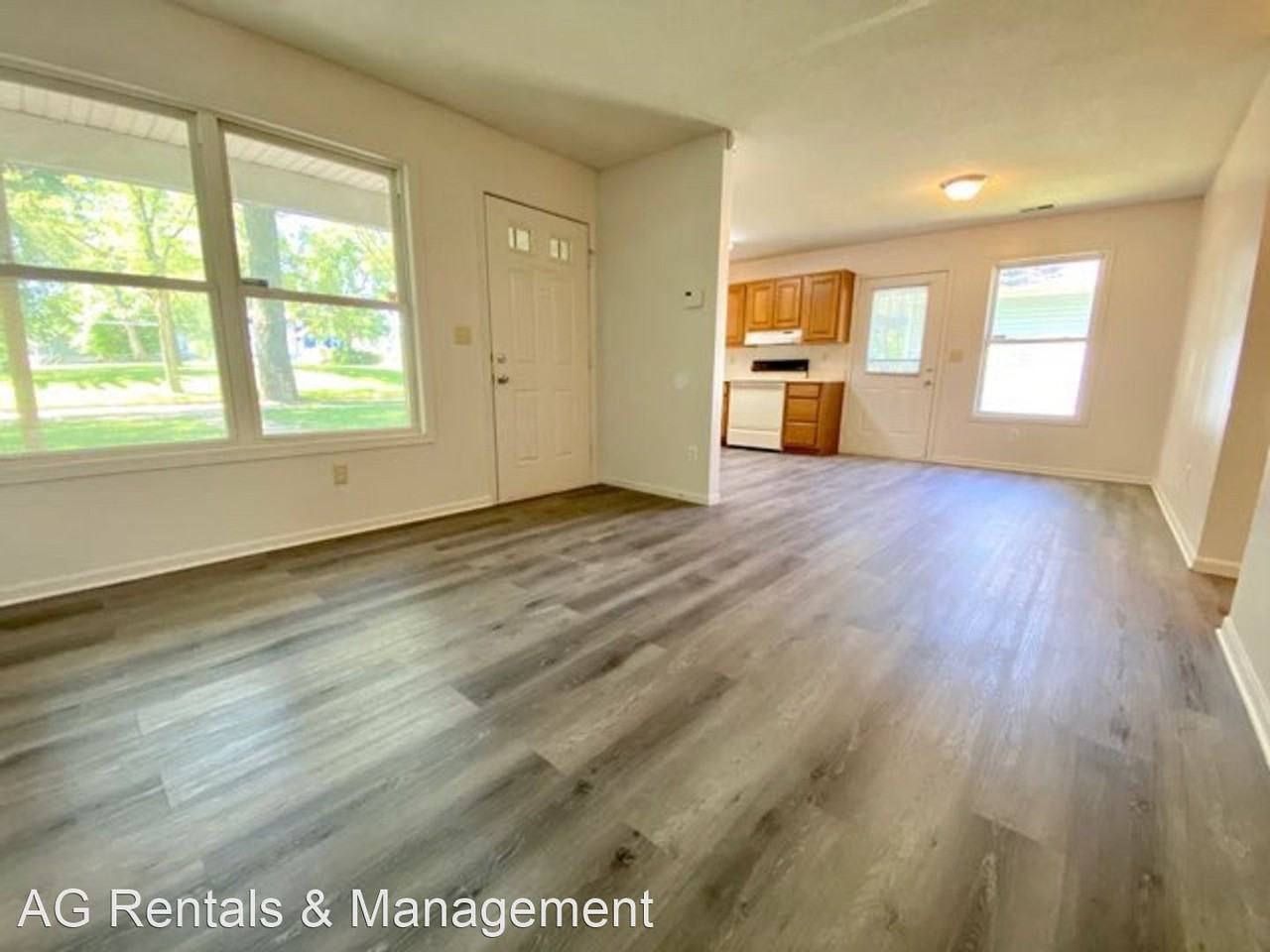 326 W Butler St - Photo 2 of 11