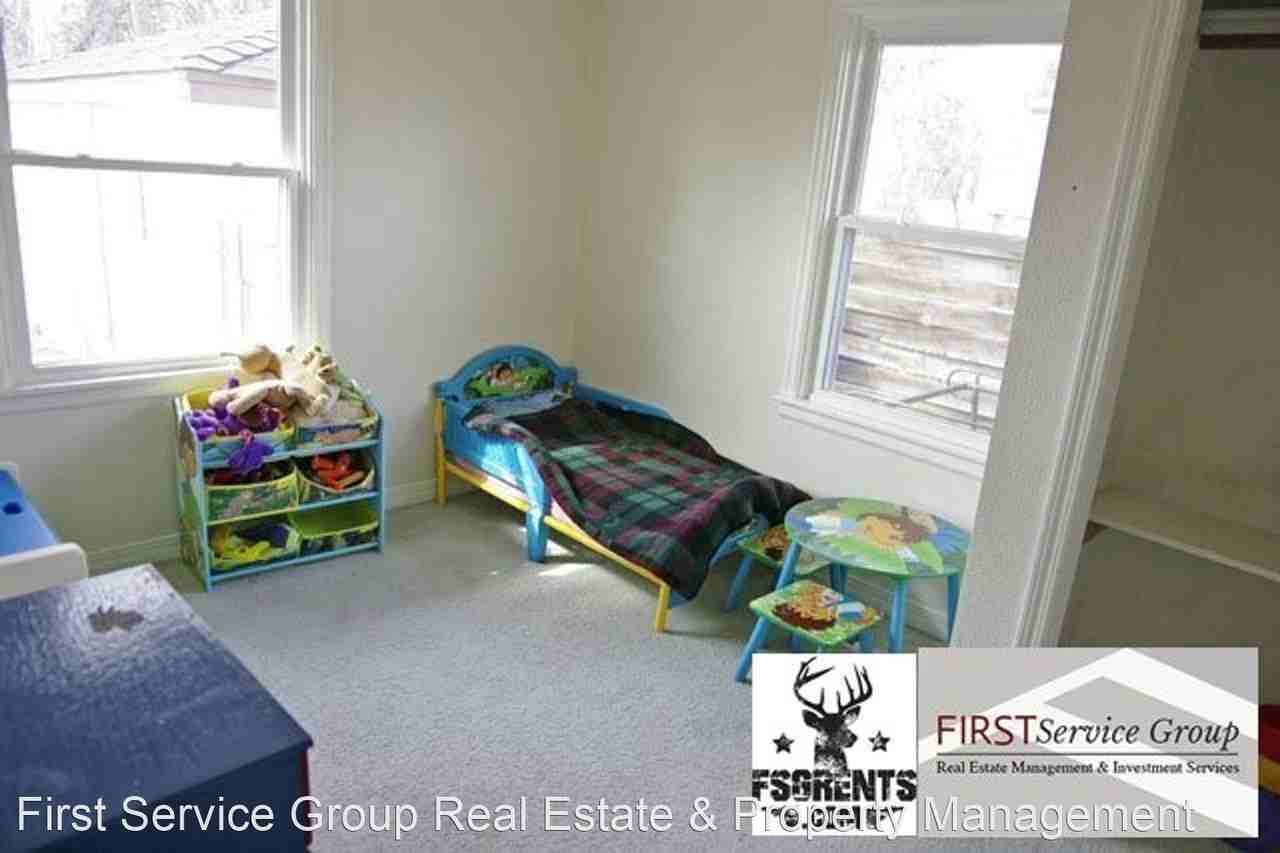 1721 S Pacific St - Photo 3 of 10