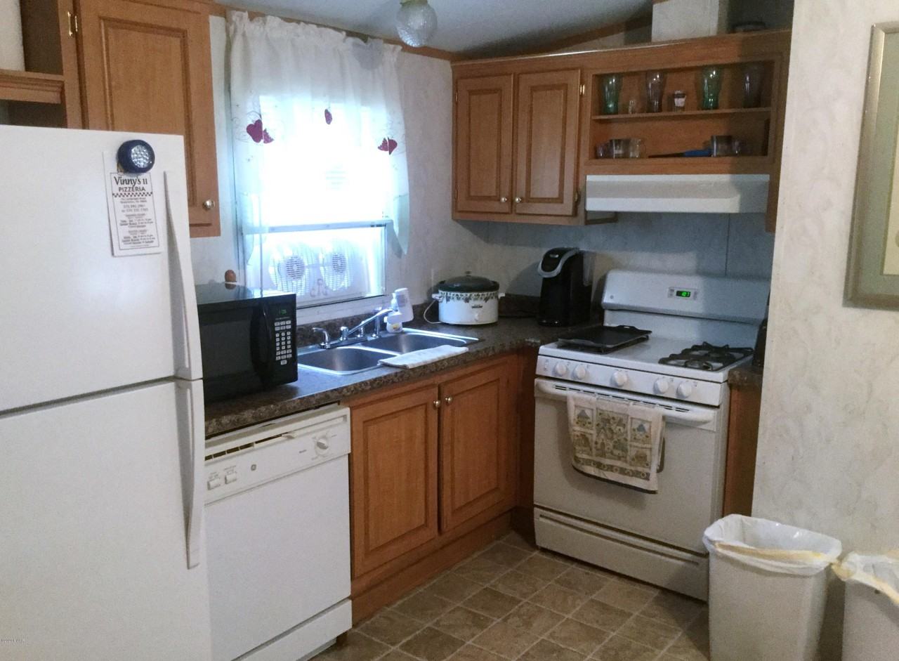 112 Spruce St - Photo 3 of 22