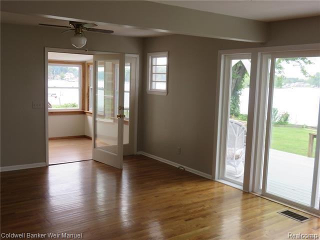 580 Sunset Rd - Photo 2 of 9