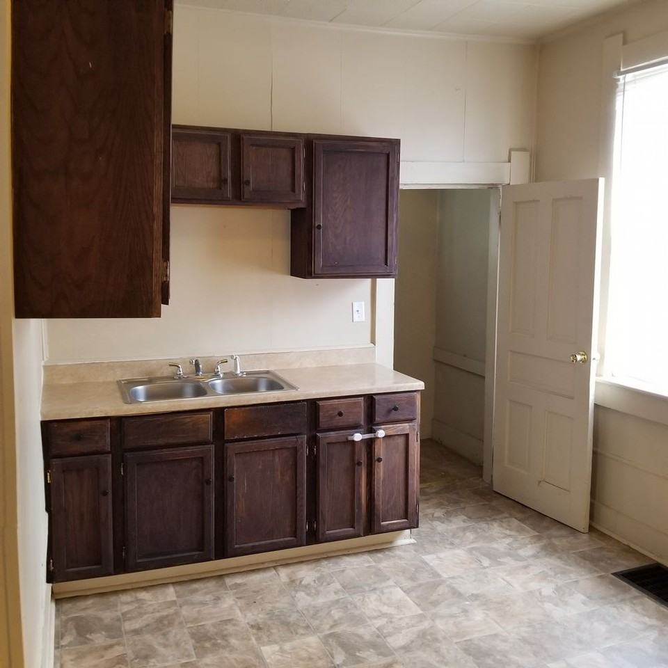 526 E Minnesota St - Photo 3 of 10
