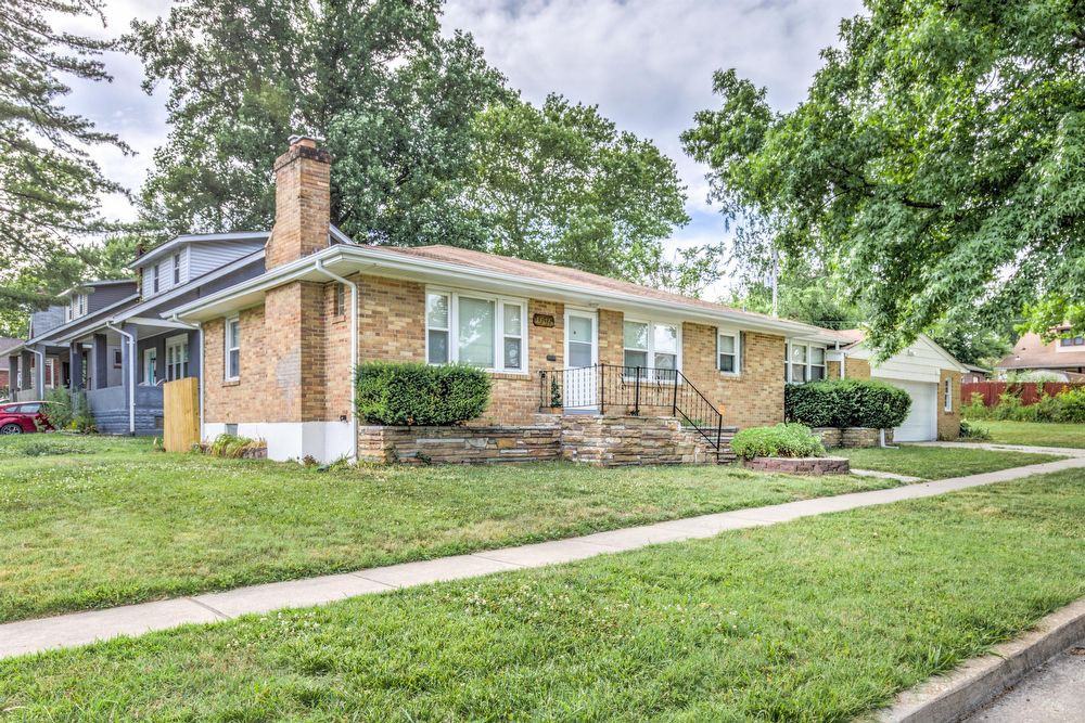 1615 Bredell Ave - Photo 3 of 25