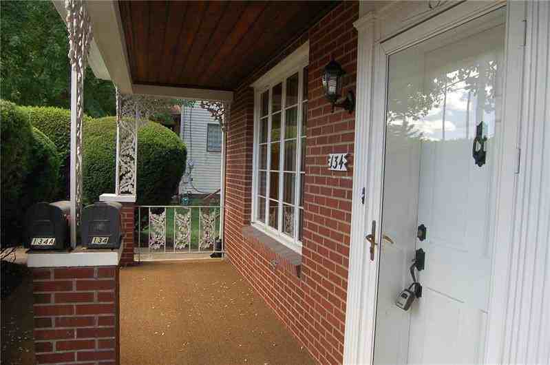 134 Hawthorne Ave - Photo 2 of 15