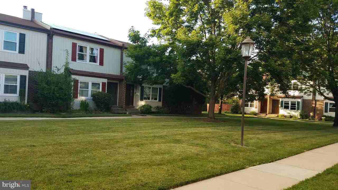 22 Shirley Ln Unit F - Photo 2 of 15