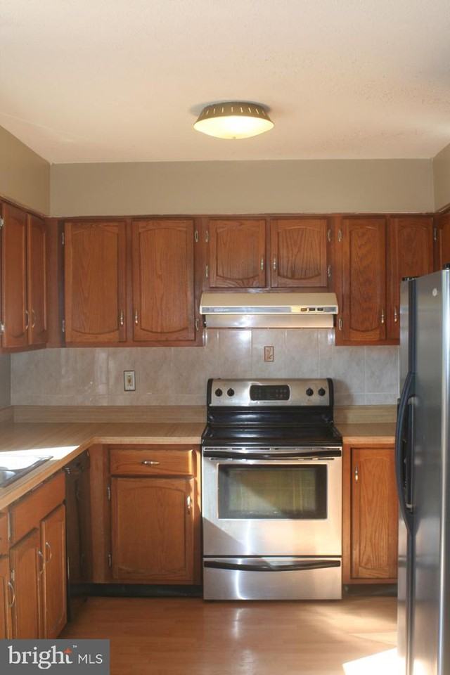 22 Shirley Ln Unit F - Photo 3 of 15