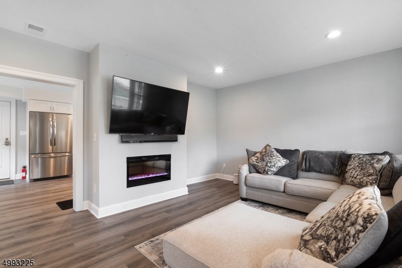 51 Anderson St Unit 1 - Photo 3 of 15