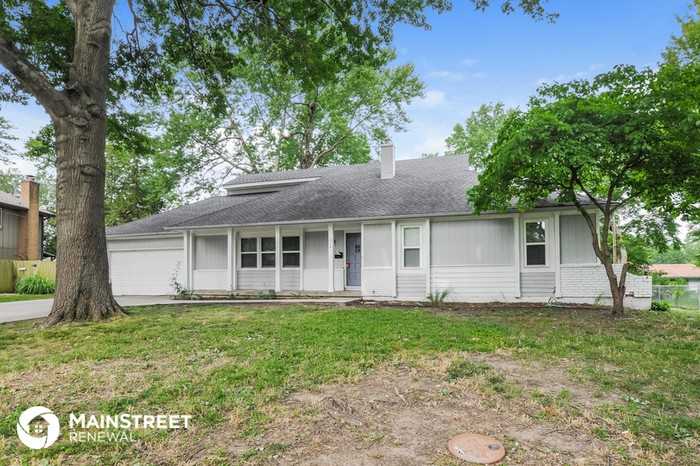 314 Canterbury Ln - Photo 2 of 18