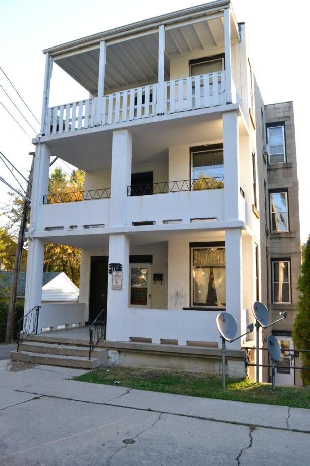 112 Nicholson Street 3, Joliet, IL 60435 3 Bedroom Apartment for