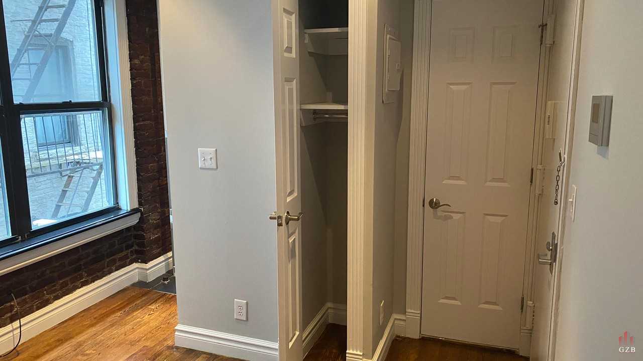 E 13th St #3F - Photo 6 of 7