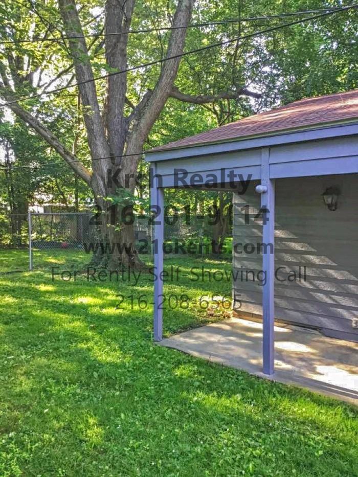 961 Montford Rd - Photo 2 of 45