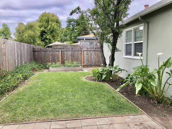 943 15th Ave - Photo 2 of 10