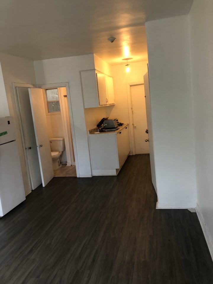 8055 Av Bloomfield - Photo 2 of 3