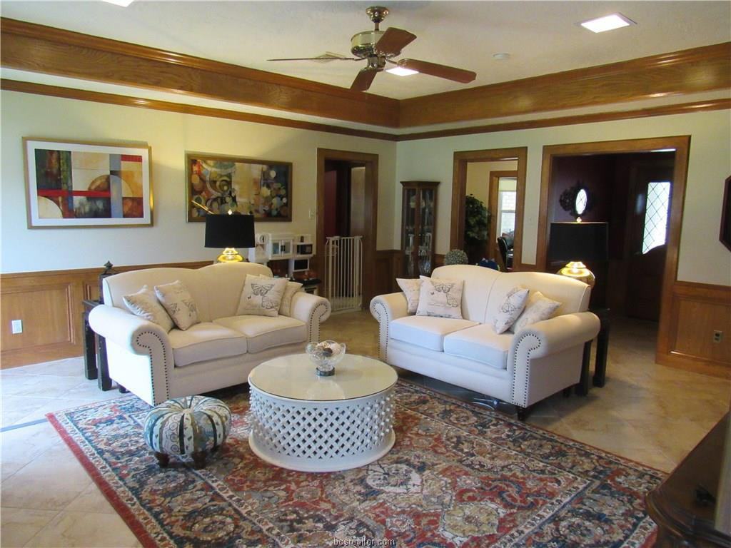 2704 Red Hill Dr - Photo 3 of 18