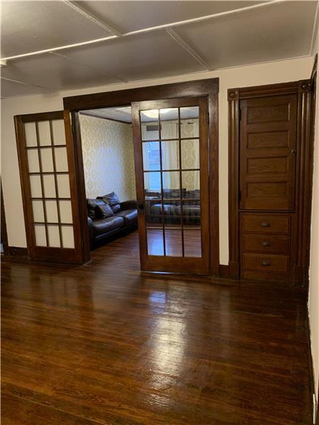 Crescent St - Photo 4 of 11