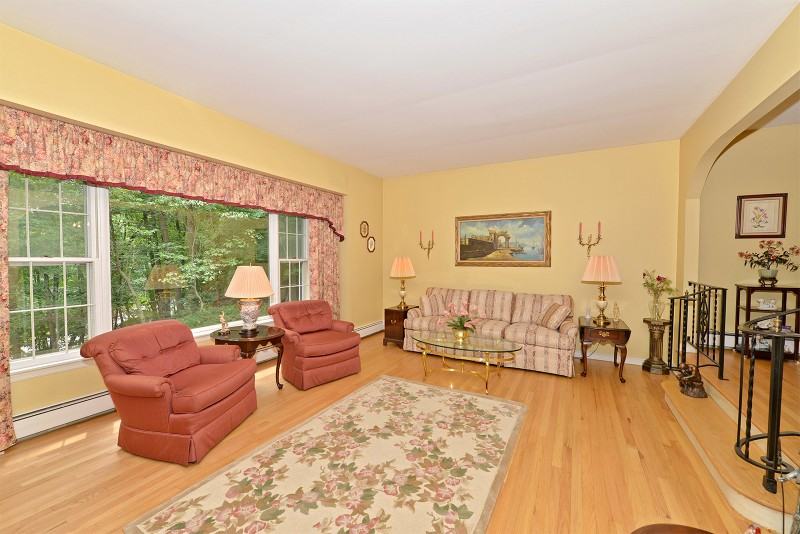 22 Meadowbrook Rd - Photo 3 of 19