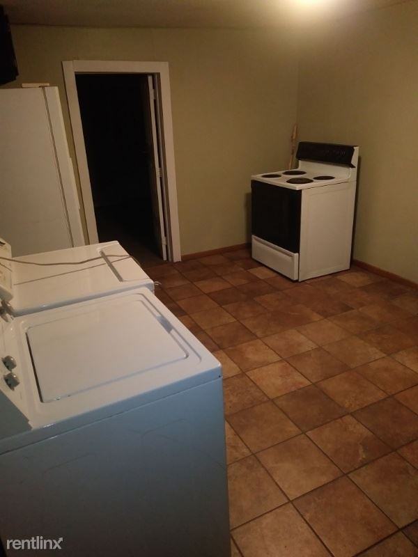 324 W Sixth Street 1/2 - Photo 3 of 11