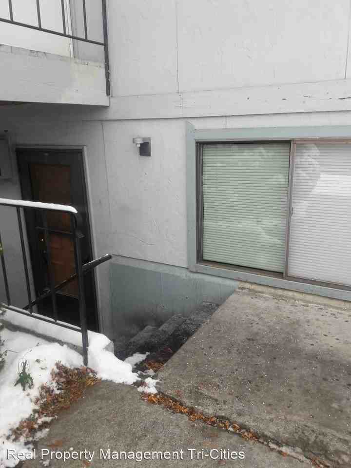 1131 W. 13th st - Photo 2 of 14
