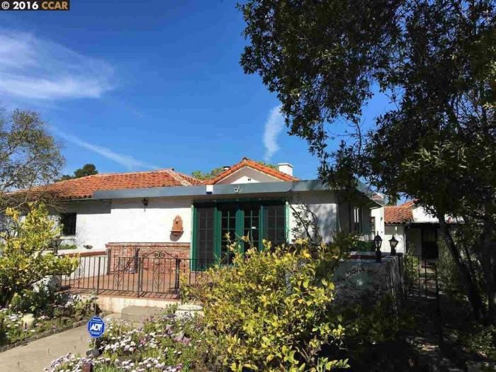 1944 Meadow Rd - Photo 3 of 23