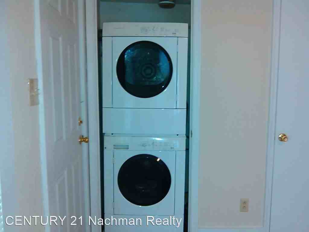 305 Queen Street - Photo 2 of 9