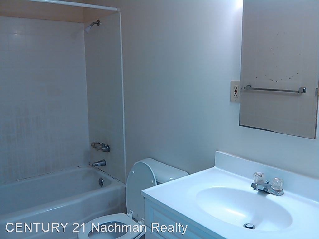 305 Queen Street - Photo 3 of 9