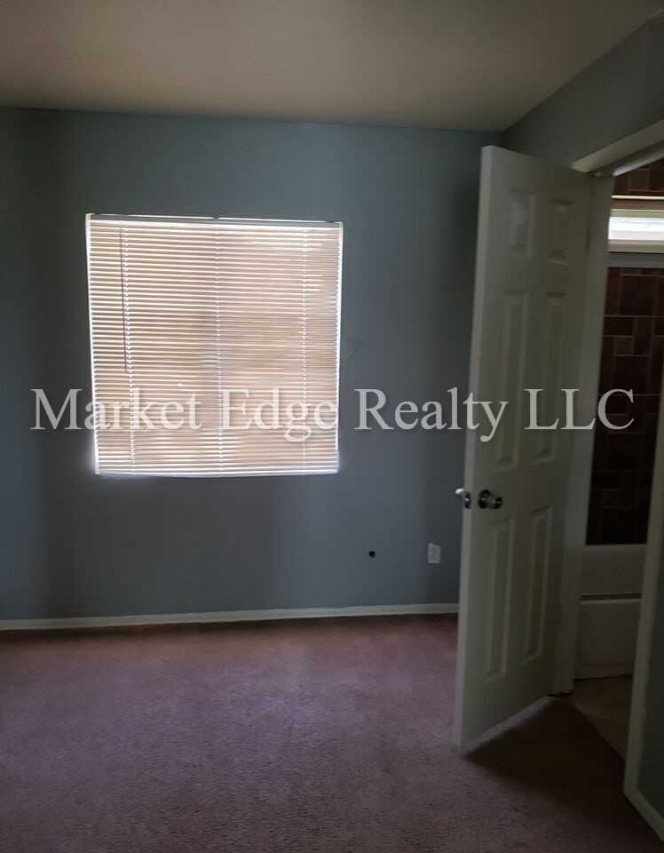 1702 W Yuma St #1 - Photo 3 of 10