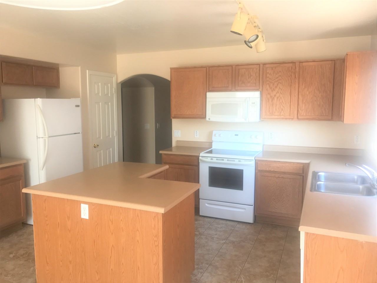 11829 W Shaw Butte Dr - Photo 3 of 7